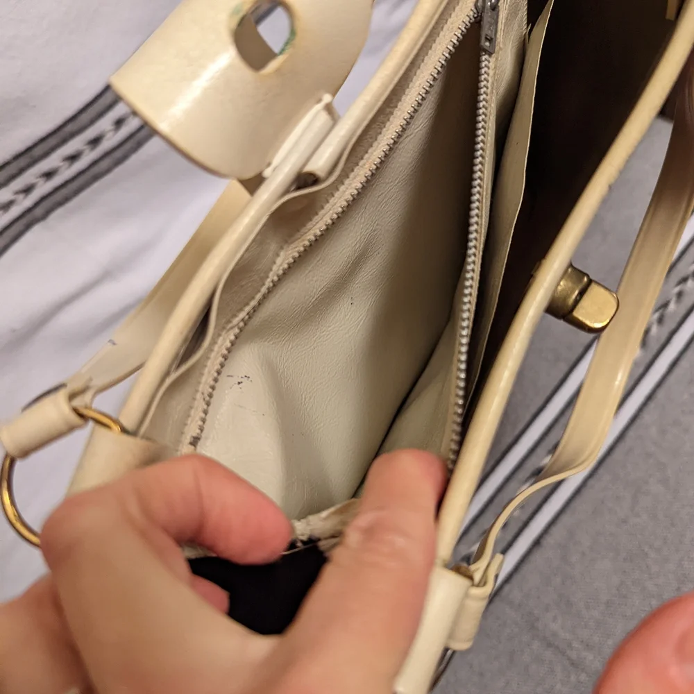 Vintage Butterfly Sequenced Jeweled Unique Purse With Wood Bottom - Picture 5 of 11